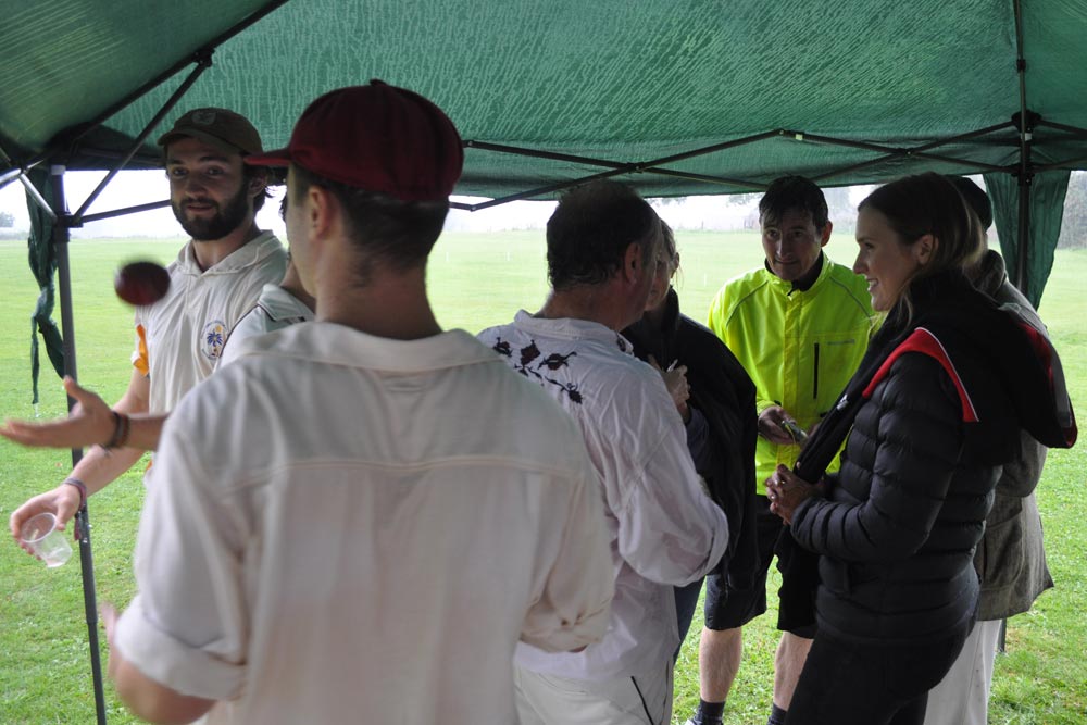 sheltering from rain crgcc vs helmes vagabonds 2016