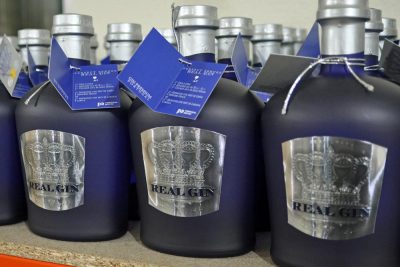 Classic RealGin bottles, Pegoes