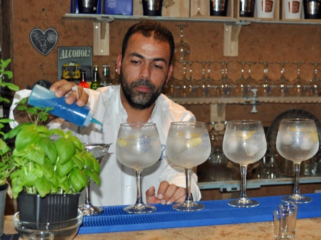 Jacinto Policarpo turns mixologist at the Real Gin bar